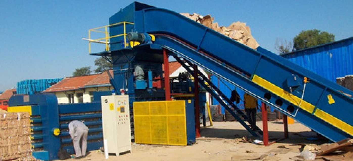 Horizontal waste paper baler for wrapping kinds of paper